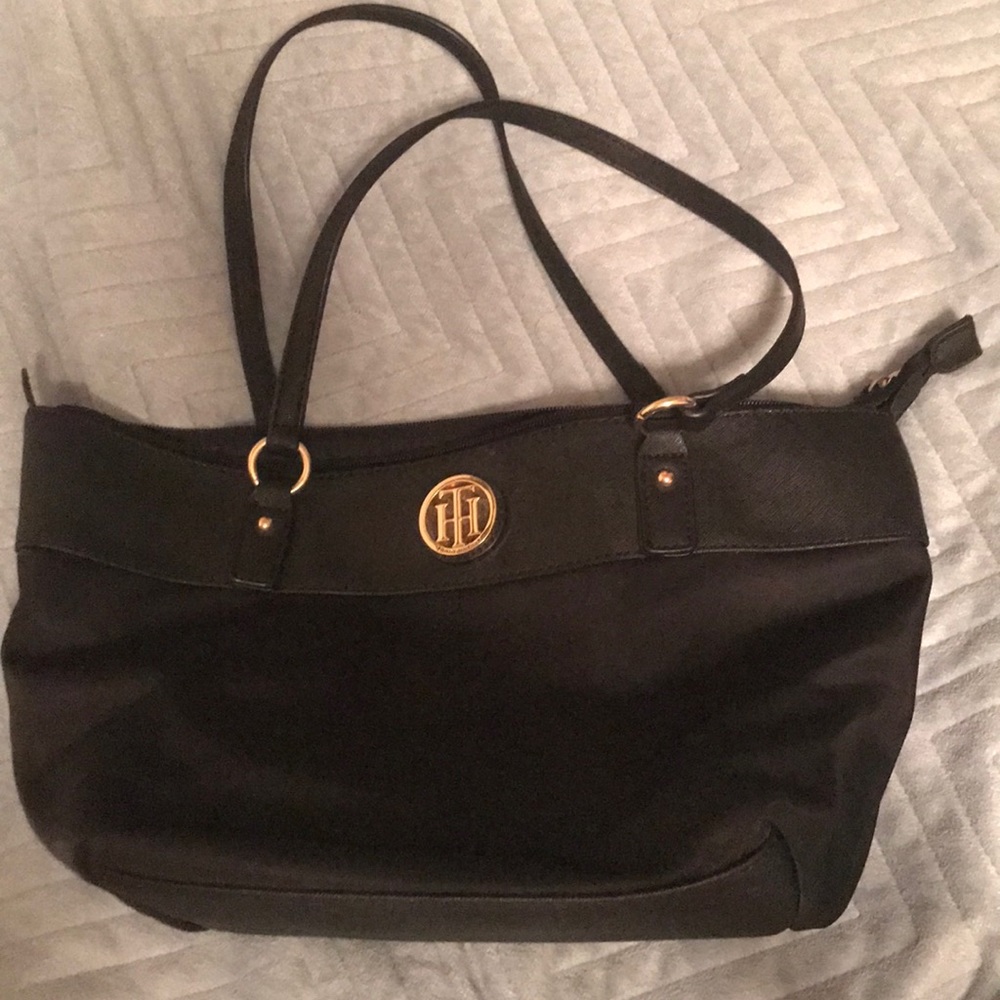 Black Tommy Hilfiger purse